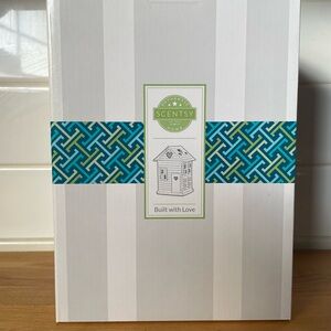 NIB Retired Scentsy Built With Love House Shaped Wax Warmer